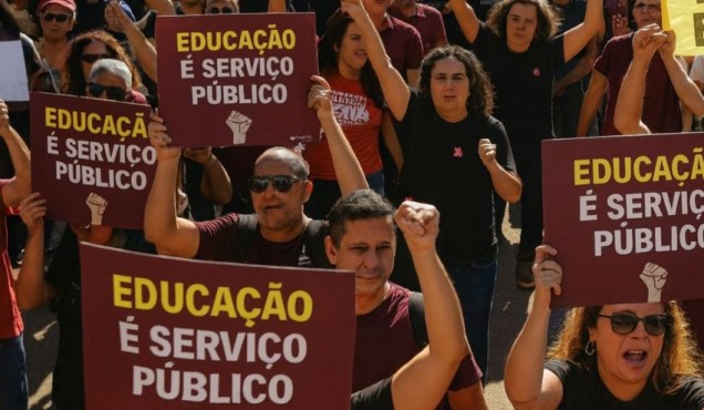 No Dia dos Professores a luta é pela manutenção de direitos e contra a destruição dos serviços públicos