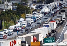 Líderes dos caminhoneiros criticam auxílio de R$ 400: 